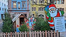 Die Stände für der Engener Weihnachtsmarkt befinden sich gerade im Aufbau. Am Wochenende werden sich hier auf dem Marktplatz beim ersten ...