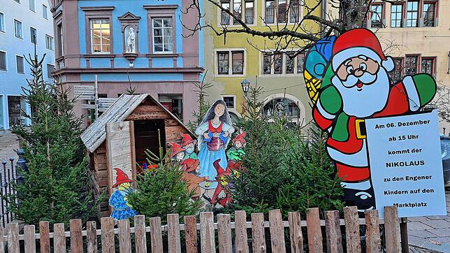 Die Stände für der Engener Weihnachtsmarkt befinden sich gerade im Aufbau. Am Wochenende werden sich hier auf dem Marktplatz beim ersten ...