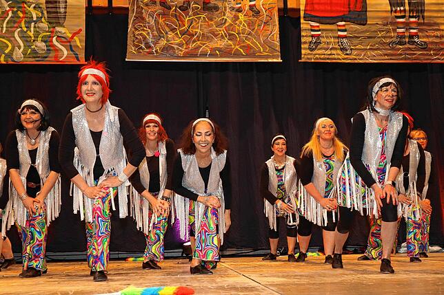 Die Gruppe „Jazz & Fitness“ vom Turnverein zeigt ihren Tanz unter dem Motto „I feel good“. Die Choreografie stammte von Beate Entreß. ...