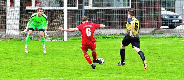 Bild 7: SV Nöggenschwiel besiegt den FC Dachsberg mit 8:1 – und wir haben Fotos!