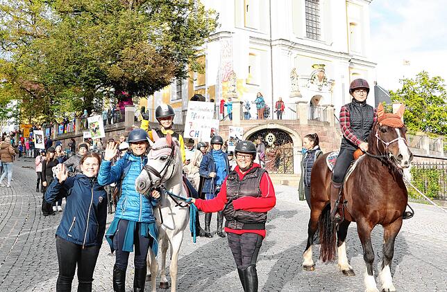 Bild 2: Reitturnier mit fulminantem Start