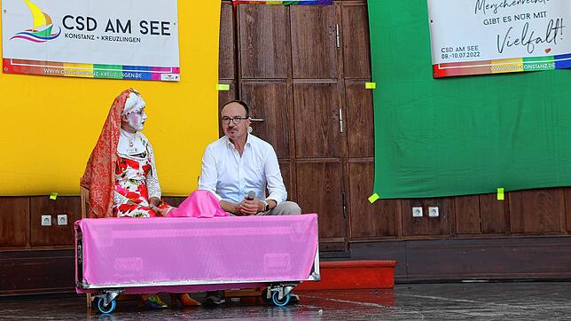 Der OB war beim Christopher Street Day im Konstanzer Stadtgarten zu Gast.