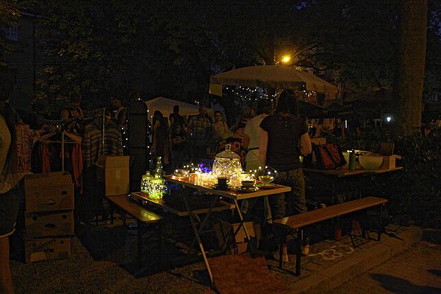 Bild 14: Run auf den großen Flohmarkt mit mehr als 1000 Ständen in Konstanz