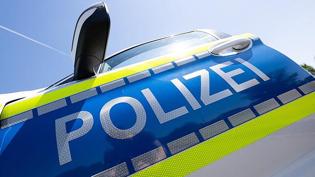 Die Polizei ermittelt nun wegen räuberischem Diebstahl. (Symbolbild)