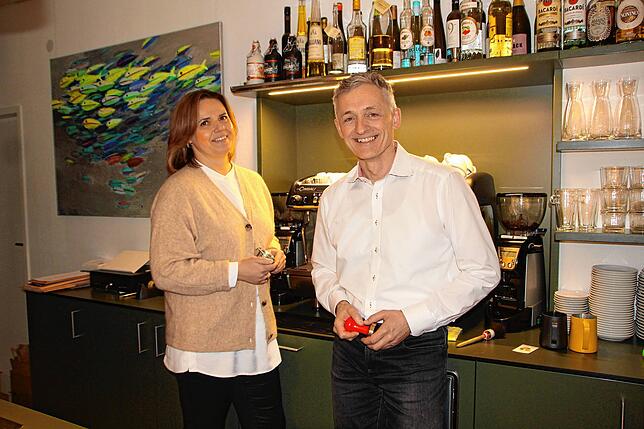 Magdalena und Michael Linnig hatten im Sommer ihre Vinothek „Ambasadorka“ aufgegeben. Seither stehen die Räume neben der ...