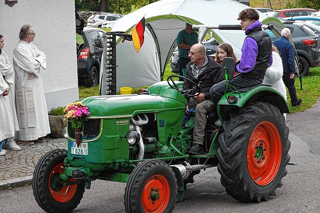 Rund 40 Traktoren und Zugmaschinen rollten zur Chilbi an.