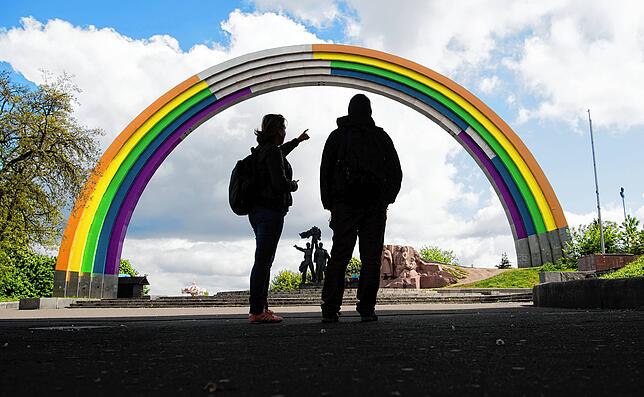 2017 fand der ESC in Kiew statt, der Freiheitsbogen wurde in Regenbogenfarben dekoriert – jedoch nicht gänzlich, weil es Kritik an dem ...
