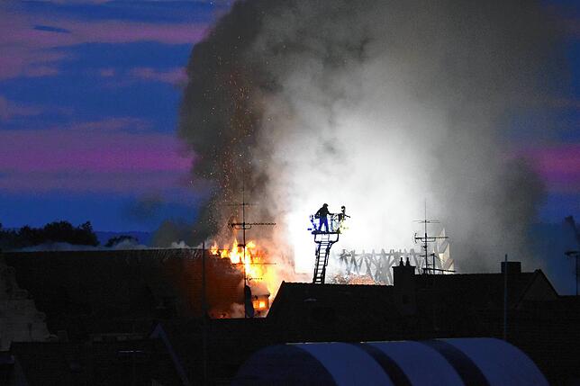 Bild 30: Am Morgen danach: So sieht es nach dem Großbrand in der Zollernstraße aus