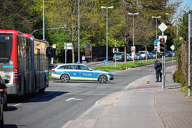 Gesperrt: Die Fürstenbergstraße, eine der wichtigsten Ausfallstraßen von Konstanz, war am Morgen Ostermontags wegen des großen ...