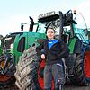 Anna-Lena Bormann macht eine Ausbildung in der Landwirtschaft. Die Arbeit mit schwerem gerät gehört zu ihrem Alltag. Dafür hat sie extra ...