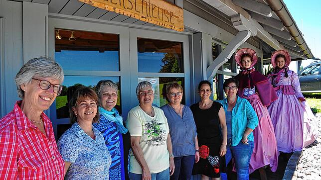 Das Nähteam vor der Vereinsheim (von links): Monika Noller, Claudia Kaiser, Friedel Kammler, Edith Brogle , Marianne Weber, Corinna ...