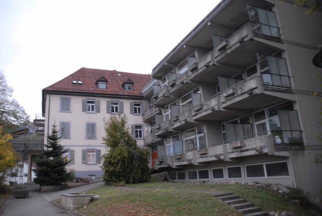 An Stelle des alten Wehrer Krankenhauses würde Bürgermeister Thater gern ein Familienzentrum mit neuem Kindergarten errichten. Die ...