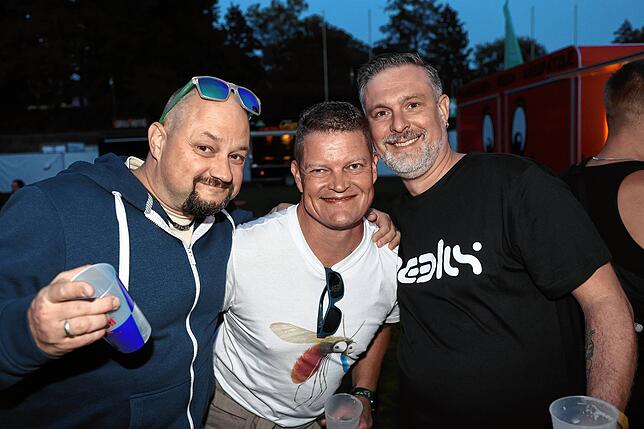 Bild 29: Konstanz: Wummernde Bässe, lässige Outfits und eine gute Zeit: Festival startet im Bodensee-Stadion