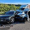 Bei einem heftigen Auffahrunfall auf der A1 bei Birmenstorf sind zwei Menschen schwer verletzt worden.