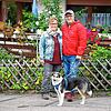Karin Spitz und Edmund von der Busche vor ihrem Zuhause, das sie bald für rund sechs Wochen verlassen müssen.