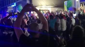 Viele hundert Menschen feierten friedlich den Einzug der italienischen Nationalmannschaft ins EM-Halbfinale in Bad Säckingen am Freitag. ...