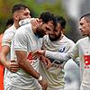 Gut gemacht: Vassilios Dimitriadis (vorn, links) erzielte das 4:0 für den FC Erzingen. Angelo Armenio, Gianpierre Notarpietro und ...