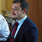 Bürgermeister Selcuk Gök bei der ersten Gemeinderatssitzung im Tengener Bürgersaal, die er selbst leitete.