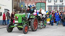 Am Fasnachtssonntag wurde in Mühlingen das Narrenelternpaar mit der Kutsche durch das Sunnlöscherdorf gefahren.
