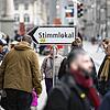Nach links zum Stimmlokal: Auch ihr Kreuz machten viele Schweizer eher bei einer linken Position. Nahe der Grenze ist das Bild jedoch ...