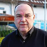 Der Überlinger Georg Amm fährt seit mehreren Jahren gern elektrisch, obwohl er manchmal auf eine freie Schnellladesäule warten muss.