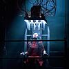 Olga Busuioc als Gretchen sieht dem Tod entgegen. Bild: Thomas Aurin / Oper Stuttgart