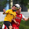 Der FC Öhningen-Gaienhofen (Daniel Fiore-Tapia, links) siegte im Spiel gegen den SV Deggenhausertal (Tobias Linsenboll) mit 5:1.