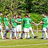 Die Spieler des FC Furtwangen haben Grund zum Jubeln: Nach einem Unentschieden bis zu 82. Minute drehten sie das Spiel gegen ...