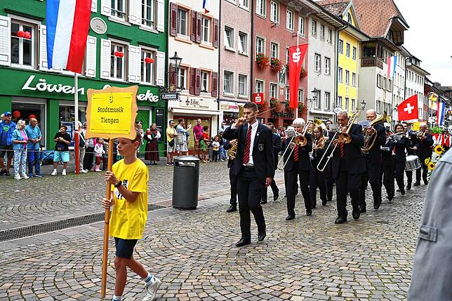 Bild 32: So schön ist das bunte Treiben am Chilbi-Festumzug (Teil 1)
