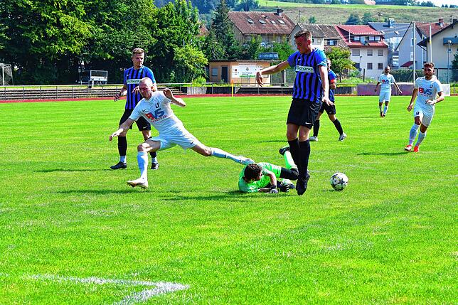 Bild 14: Hier gibt es die Bilder vom 4:1-Sieg des FC Erzingen bei der SG FC Wehr-Brennet