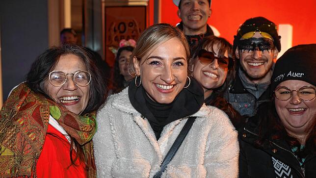 Bild 11: Mit dem Butzenlauf wird die Straßenfasnacht eingeläutet