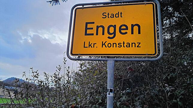 Traurige Gewissheit in Engen: Am Dienstagvormittag ist ein 55 Jahre alter Mann bei einem schweren Arbeitsunfall gestorben.
