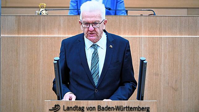 Winfried Kretschmann (Bündnis 90/Die Grünen) hält seine Regierungserklärung im neu gewählten Landtag von Baden-Württemberg.