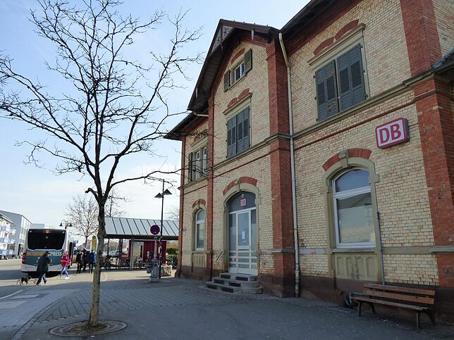 Der Markdorfer Bahnhof steht seit Jahren vielen Jahren leer und ist sanierungsbedürftig.