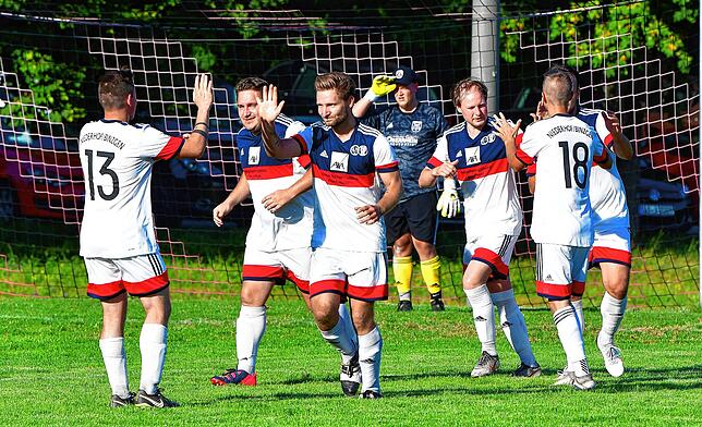 Bild 9: SV Eichsel dreht binnen drei Minuten das Spiel im Rothaus-Bezirkspokal zum 4:3-Sieg bei der SG Niederhof-Binzgen &ndash; und wir haben Bilder!