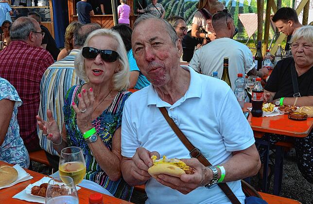 Bild 18: Beim Bermatinger Weinfest wird auch am Samstag gefeiert! Wir haben die besten Bilder – Teil 2