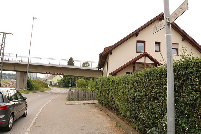 Die Hagelrainstraße wird im Herbst drei Wochen gesperrt. Direkt unter der Schellenbergbrücke wird die Fahrbahnaufgerissen. Hier wird der ...