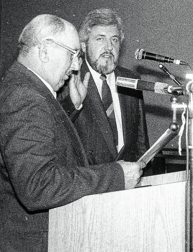 Vereidigung von Hans Veit (rechts) am 5. April 1988