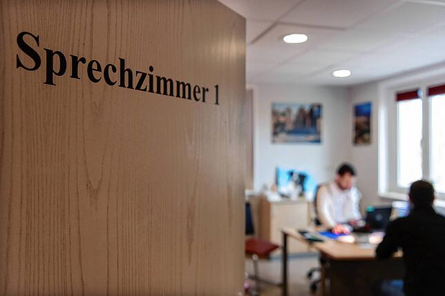 Das Sprechzimmer dieser Hausarztpraxis ist immer belegt. Wird ein Termin nicht wahrgenommen, kann Leerlauf entstehen.