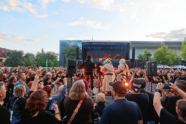 Bild 10: Saltatio Mortis heizten dem Publikum ein – hier gibt‘s die besten Fotos vom Hohentwielfestival