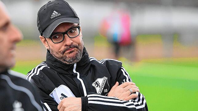 Gedrückte Stimmung beim SV 08 Laufenburg (im Bild Trainer Michael Wasmer): Der Verein muss als Zweitplatzierter in der Landesliga bleiben.