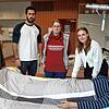 Anspruchsvolle Ausbildung: In der Justus von Liebig-von-Liebig-Schule Waldshut stehen am Bett eines Patientensimulators (von links) ...