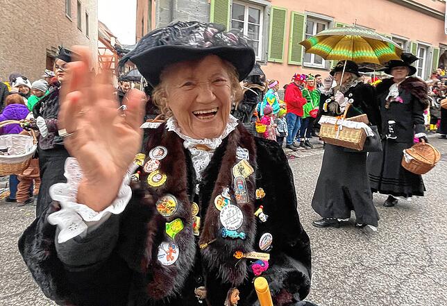 Bild 13: Tolle Stimmung beim Sonntagsumzug der Überlinger Narrenzunft &ndash; Teil 2