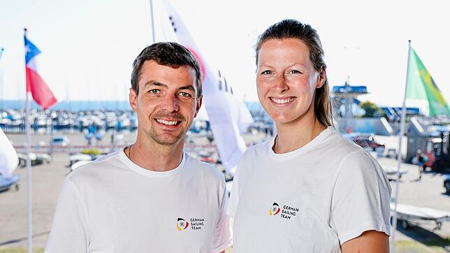 Simon Diesch (l) und Anna Markfort segelten zu WM-Silber.