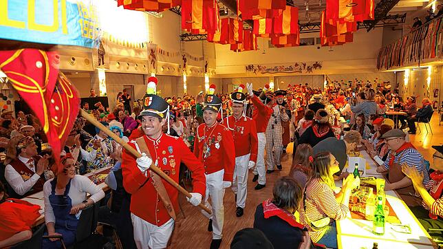 Einmarsch der Garde ins Milchwerk zum Narrenspiegel im Jahr 2023. Auch für die Fasnacht 2024 wünschen sich die Protagonisten möglichst ...