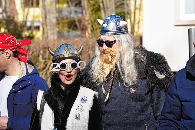 Bild 23: Villinger Fasnet-Umzug: Narren feiern bei strahlendem Sonnenschein – Die besten Bilder!