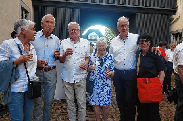 Bild 3: Eintrag ins Goldene Buch beim Heimatabend des Tiengener Schwyzertags – Wir haben die Bilder
