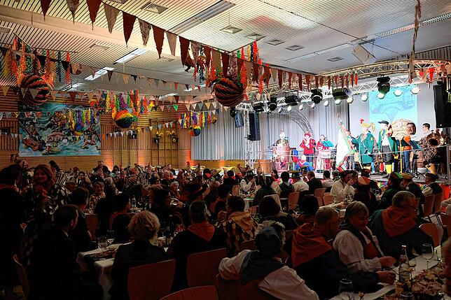 Bild 4: Bilder vom Ehrenabend der Narrengesellschaft Hennenschlitter