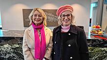 Evelyn Schroeter (links) und Ute Haug sind aus Uhldingen-Mühlhofen angereist, um die Firma Draenert zu besichtigen.