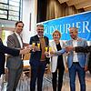 Anstoßen auf die elfte Immo des SÜDKURIER Medienhauses: Markus Baier, Leiter der SÜDKURIER Redaktion Waldshut-Tiengen (von links), David ...